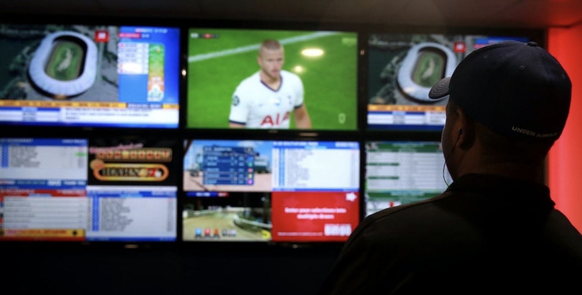 Premier League cấm hiển thị tên nhà tài trợ cờ bạc trên mặt trước áo đấu